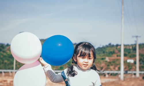 小孩子晚上睡觉打呼噜正常吗-小孩子晚上睡觉磨牙是什么原因、小孩晚上睡觉出汗是什么原因引起的 -小孩子晚上睡觉的时候就要出汗网